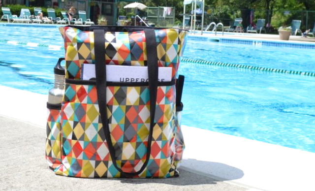 Great Tutorial | How to make the Perfect Pool Bag {and a giveaway}