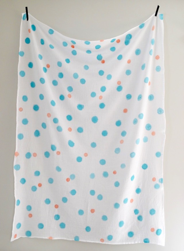 Hand-Painted Baby Blankets in bubble gauze // a happy stitch