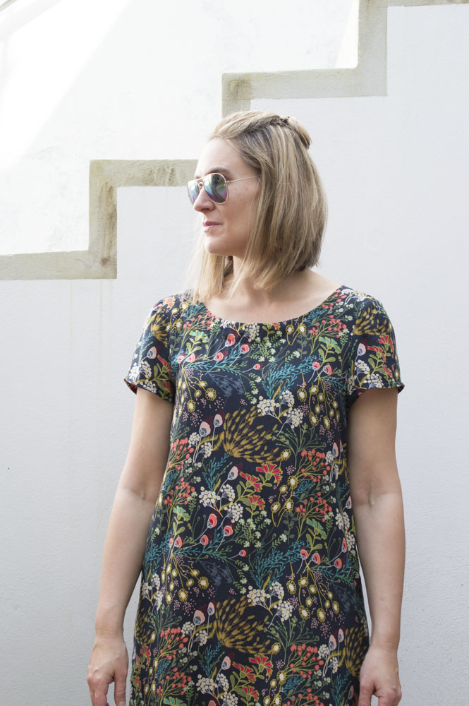 A Georgia Dress Hack with All The Flowers - A HAPPY STITCH