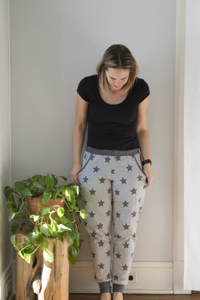 Beginner's Guide to Sewing with Knitted Fabrics :: Monsal Lounge Pants. || A HAPPY STITCH