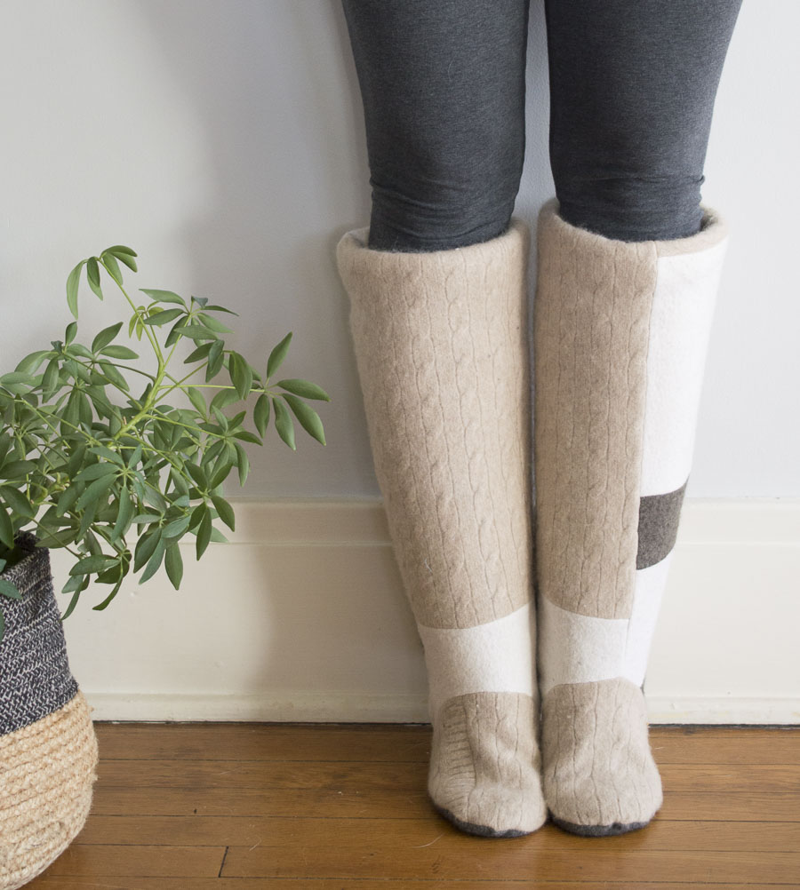 lade Op tijd Afm Boot Slippers - Coziest Slipper & Leg Warmer Combo Ever - A HAPPY STITCH_1  - A HAPPY STITCH